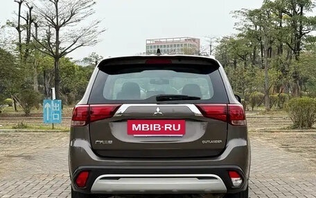 Mitsubishi Outlander III рестайлинг 3, 2019 год, 1 590 222 рублей, 6 фотография