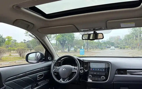 Mitsubishi Outlander III рестайлинг 3, 2019 год, 1 590 222 рублей, 10 фотография
