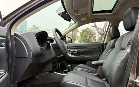 Mitsubishi Outlander III рестайлинг 3, 2019 год, 1 590 222 рублей, 8 фотография