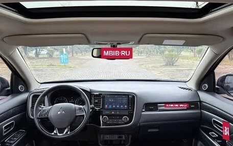 Mitsubishi Outlander III рестайлинг 3, 2019 год, 1 590 222 рублей, 9 фотография