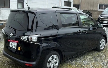 Toyota Sienta II, 2022 год, 940 000 рублей, 3 фотография
