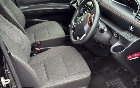 Toyota Sienta II, 2022 год, 940 000 рублей, 7 фотография