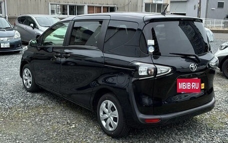 Toyota Sienta II, 2022 год, 940 000 рублей, 5 фотография