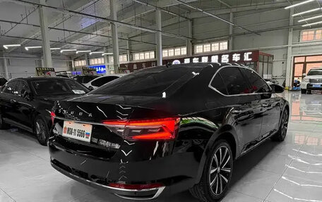 Skoda Superb III рестайлинг, 2022 год, 1 900 000 рублей, 3 фотография