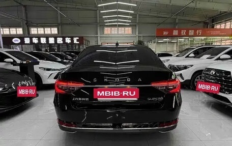 Skoda Superb III рестайлинг, 2022 год, 1 900 000 рублей, 4 фотография