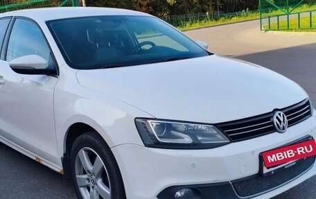 Volkswagen Jetta VI, 2013 год, 930 000 рублей, 2 фотография