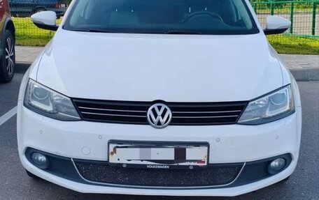 Volkswagen Jetta VI, 2013 год, 930 000 рублей, 3 фотография