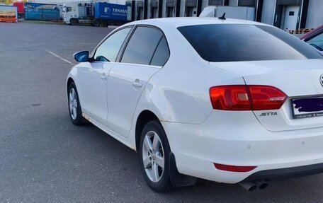 Volkswagen Jetta VI, 2013 год, 930 000 рублей, 4 фотография
