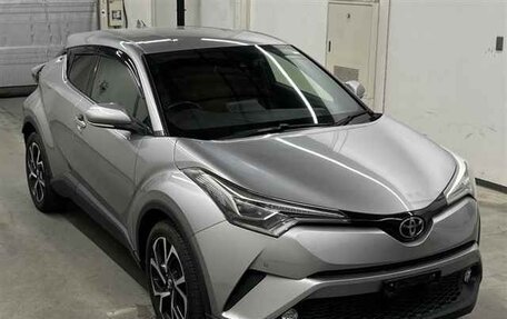 Toyota C-HR I рестайлинг, 2017 год, 1 530 000 рублей, 1 фотография