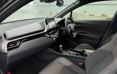 Toyota C-HR I рестайлинг, 2022 год, 1 700 000 рублей, 6 фотография