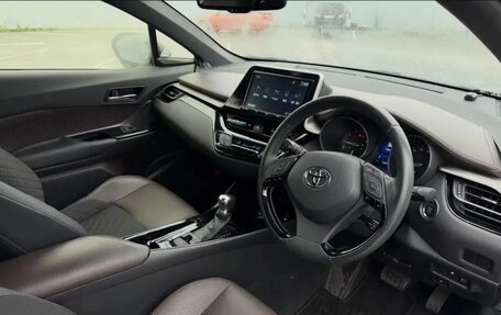 Toyota C-HR I рестайлинг, 2022 год, 1 700 000 рублей, 9 фотография