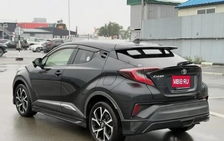 Toyota C-HR I рестайлинг, 2022 год, 1 700 000 рублей, 4 фотография