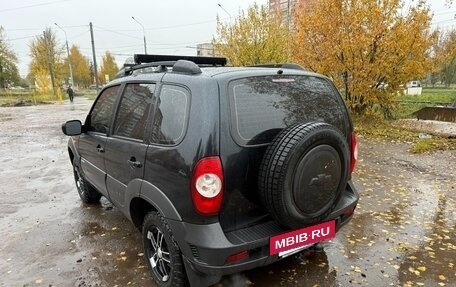 Chevrolet Niva I рестайлинг, 2010 год, 450 000 рублей, 3 фотография