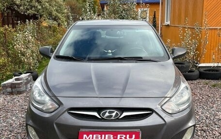Hyundai Solaris II рестайлинг, 2013 год, 800 000 рублей, 1 фотография