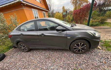 Hyundai Solaris II рестайлинг, 2013 год, 800 000 рублей, 3 фотография
