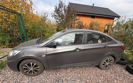 Hyundai Solaris II рестайлинг, 2013 год, 800 000 рублей, 2 фотография