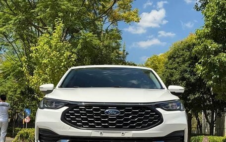 Ford Escort, 2022 год, 910 000 рублей, 2 фотография