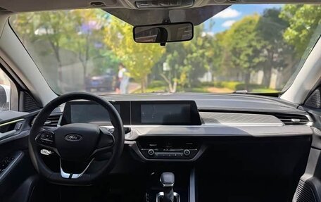 Ford Escort, 2022 год, 910 000 рублей, 9 фотография