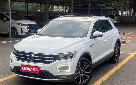 Volkswagen T-Roc I, 2023 год, 1 260 666 рублей, 1 фотография