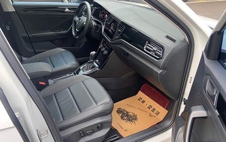 Volkswagen T-Roc I, 2023 год, 1 260 666 рублей, 12 фотография