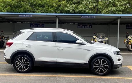 Volkswagen T-Roc I, 2023 год, 1 260 666 рублей, 7 фотография