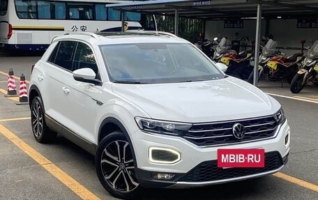 Volkswagen T-Roc I, 2023 год, 1 260 666 рублей, 3 фотография