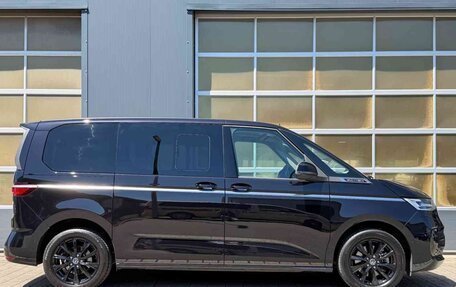 Volkswagen Multivan, 2023 год, 5 190 000 рублей, 2 фотография