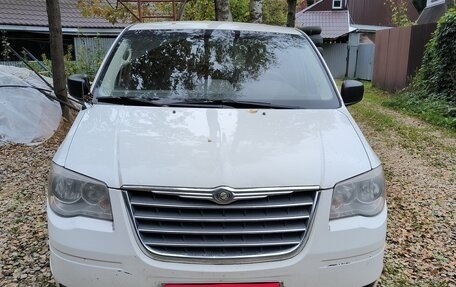 Chrysler Town & Country V рестайлинг, 2009 год, 850 000 рублей, 1 фотография
