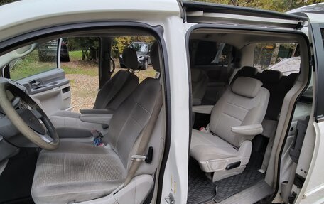 Chrysler Town & Country V рестайлинг, 2009 год, 850 000 рублей, 9 фотография