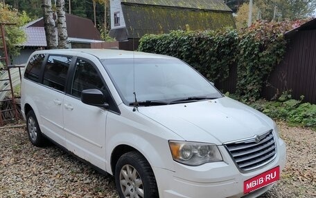 Chrysler Town & Country V рестайлинг, 2009 год, 850 000 рублей, 3 фотография