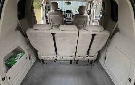 Chrysler Town & Country V рестайлинг, 2009 год, 850 000 рублей, 13 фотография