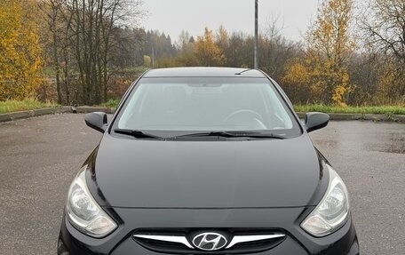 Hyundai Solaris II рестайлинг, 2011 год, 800 000 рублей, 1 фотография