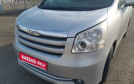 Toyota Noah III, 2008 год, 980 000 рублей, 2 фотография