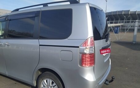 Toyota Noah III, 2008 год, 980 000 рублей, 4 фотография