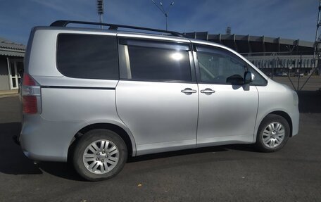 Toyota Noah III, 2008 год, 980 000 рублей, 13 фотография