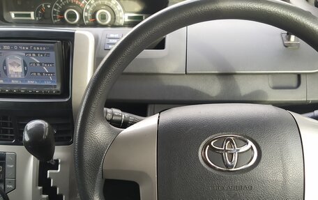 Toyota Noah III, 2008 год, 980 000 рублей, 17 фотография
