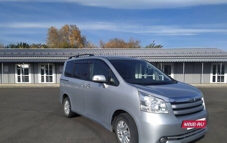 Toyota Noah III, 2008 год, 980 000 рублей, 12 фотография