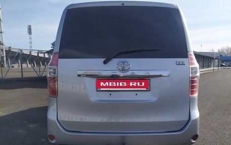 Toyota Noah III, 2008 год, 980 000 рублей, 8 фотография