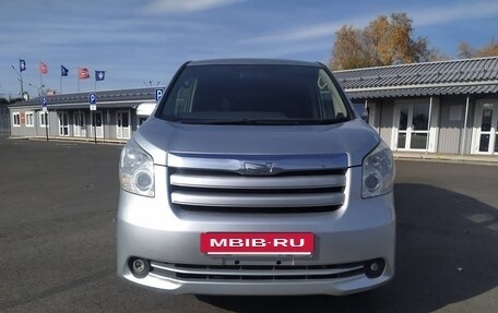 Toyota Noah III, 2008 год, 980 000 рублей, 11 фотография