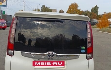 Toyota Noah III, 2016 год, 1 800 000 рублей, 4 фотография