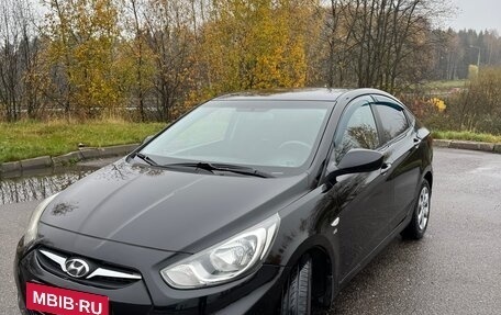 Hyundai Solaris II рестайлинг, 2011 год, 800 000 рублей, 3 фотография