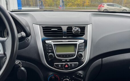 Hyundai Solaris II рестайлинг, 2011 год, 800 000 рублей, 11 фотография