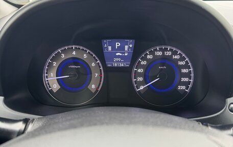 Hyundai Solaris II рестайлинг, 2011 год, 800 000 рублей, 12 фотография
