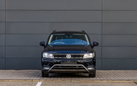 Volkswagen Tiguan II, 2020 год, 2 355 000 рублей, 2 фотография