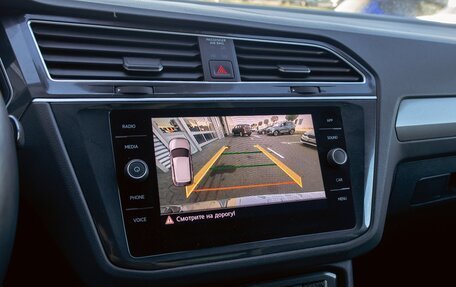 Volkswagen Tiguan II, 2020 год, 2 355 000 рублей, 16 фотография