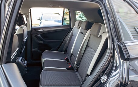 Volkswagen Tiguan II, 2020 год, 2 355 000 рублей, 19 фотография