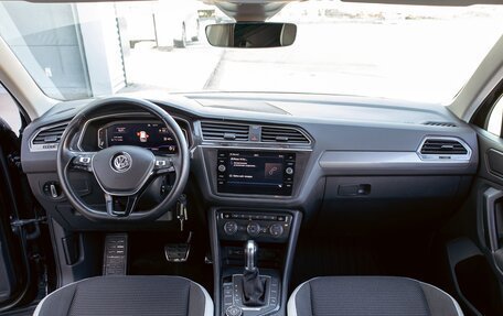 Volkswagen Tiguan II, 2020 год, 2 355 000 рублей, 18 фотография