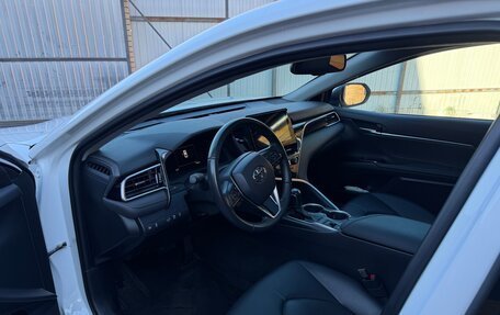 Toyota Camry, 2023 год, 3 750 000 рублей, 6 фотография