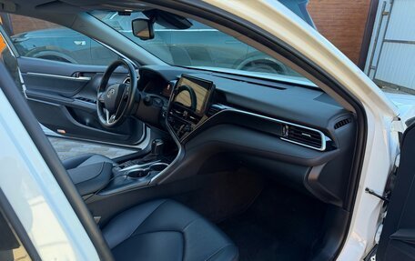 Toyota Camry, 2023 год, 3 750 000 рублей, 10 фотография