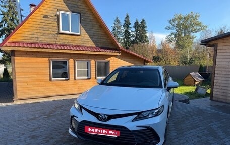 Toyota Camry, 2023 год, 3 750 000 рублей, 2 фотография